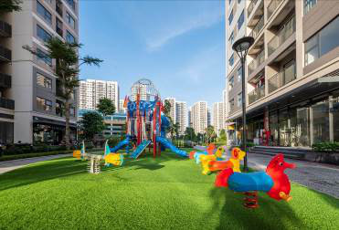 Mỗi cụm tòa căn hộ đều được trang bị các sân vui chơi trẻ em đa dạng chủ đề mới lạ