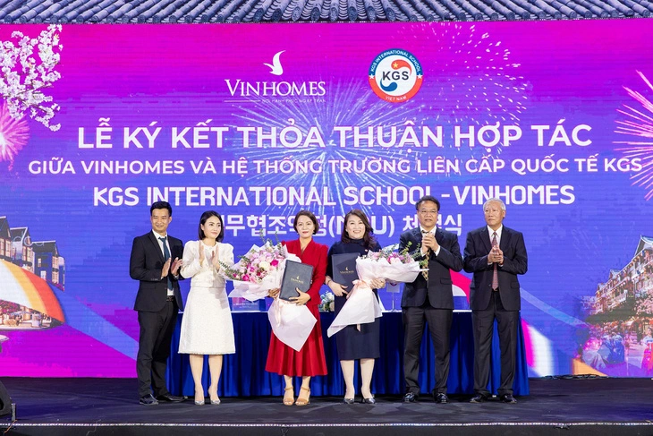 Lễ ký kết hợp tác toàn diện giữa Vinhomes và Hệ thống Trường liên cấp quốc tế Hàn Quốc để triển khai trường liên cấp tại Vinhomes Ocean Park 1 - Ảnh: Đ.H